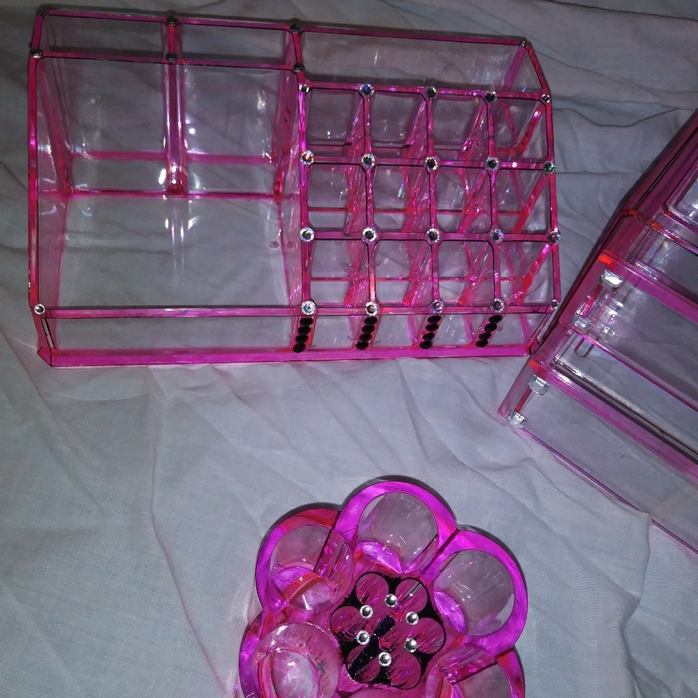 Acrylic Boxes, Trays, & Lip Holder &Glass Brushes - Picture 4 of 8